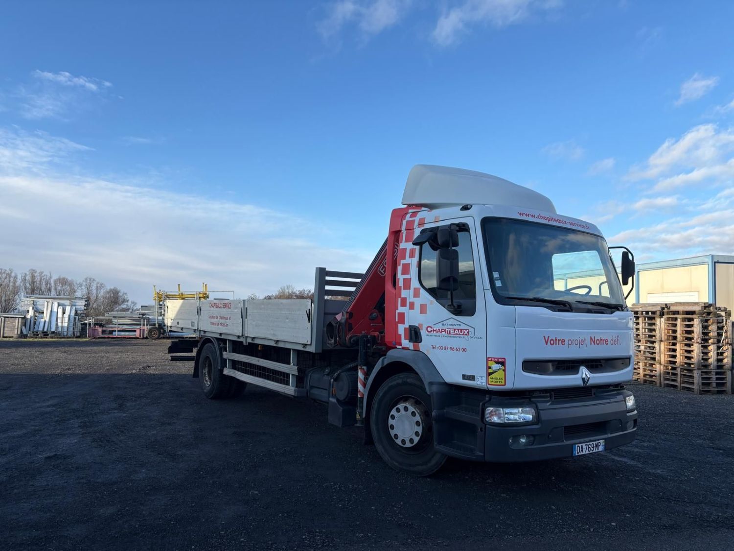 Image de Camion Plateau 19T avec grue